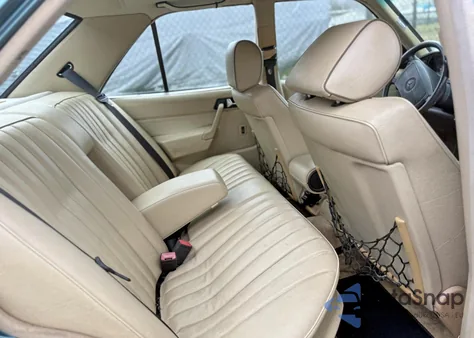 1989 Mercedes-Benz 190 E 2.6 z USA, uszkodzony, nr VIN WDBDA29D2KF614238